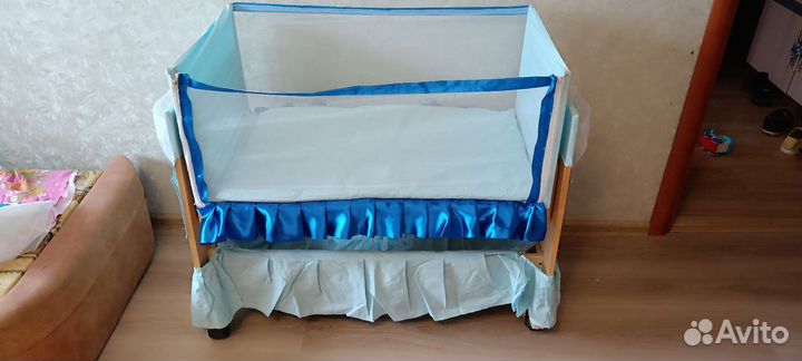 Детская кроватка люлька с маятником