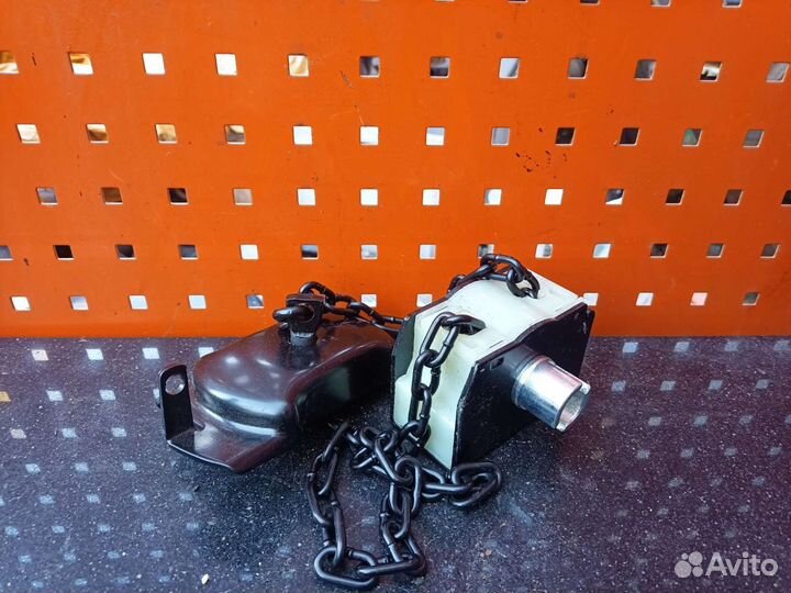 Лебедка запасного колеса