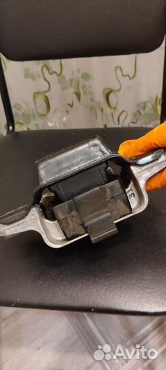 Опора кпп левая Volkswagen Jetta (A6) 1ко199555ас