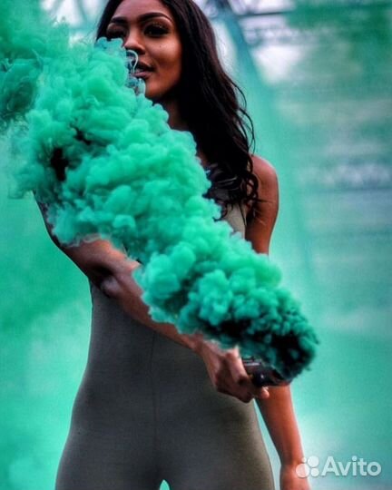 Цветной дым, фонтаны, батареи салютов