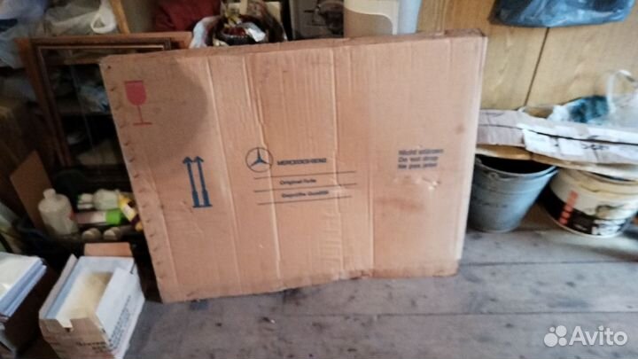 Стекло правое от Мерседеса