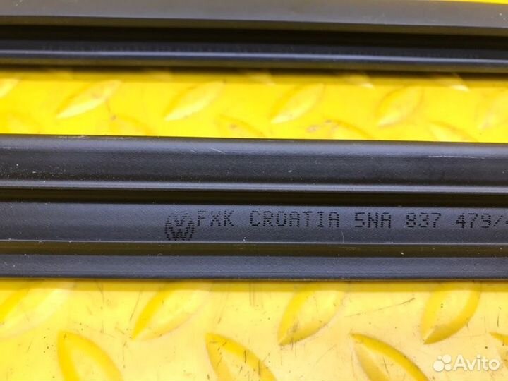 Бархотка / уплотнитель стекла двери передняя левая