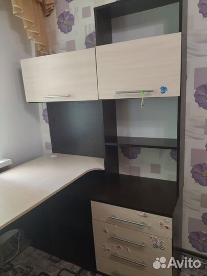 Угловой компьютерный стол