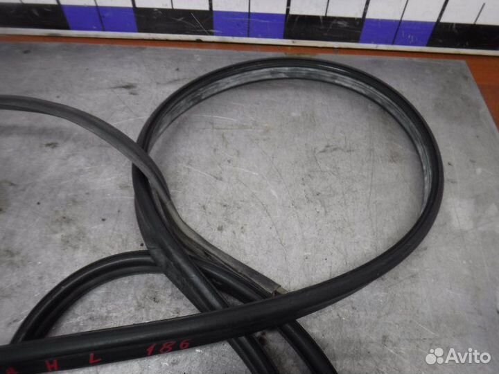 Уплотнитель левый Opel Astra H Z18XER 2008