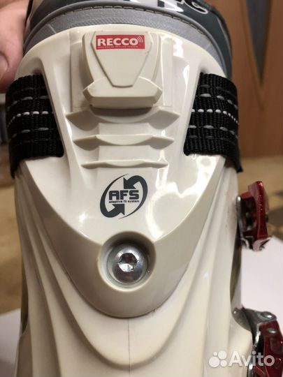 Горнолыжные ботинки atomic