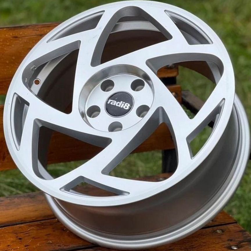 Литые диски Radi8 7.5×R17 5×108