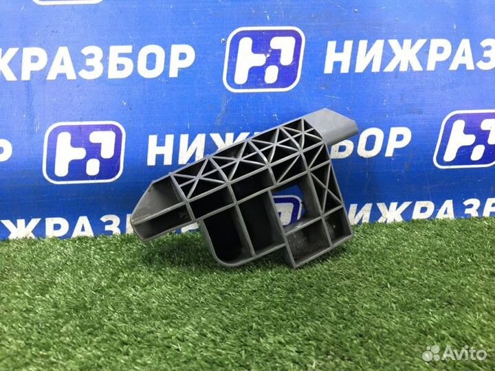 Кронштейн бампера задний правый Toyota Land