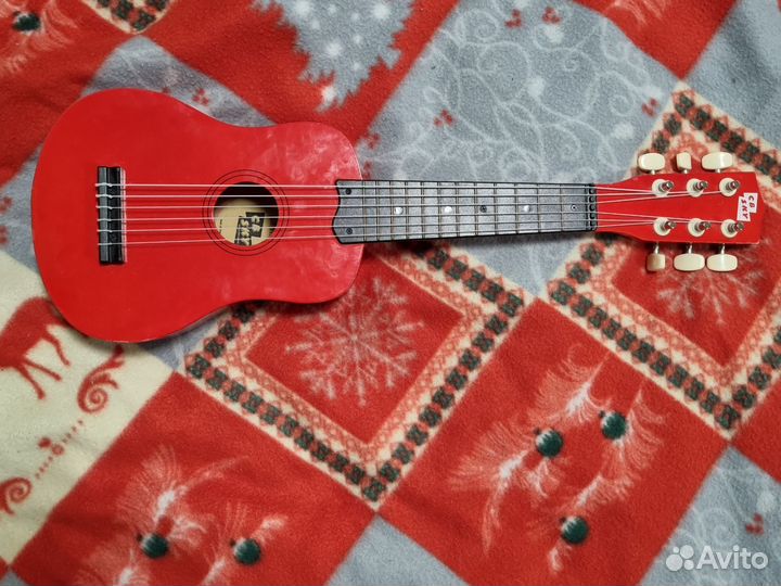 Детская гитара шестиструнная