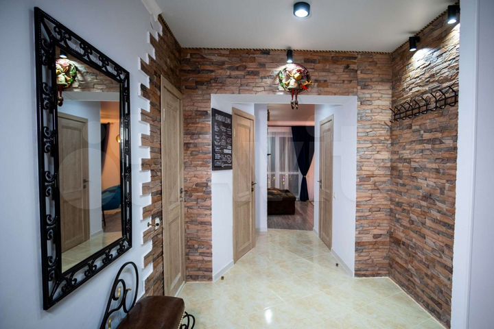 3-к. квартира, 70 м², 1/7 эт.