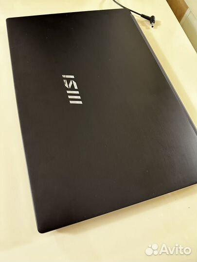 Ноутбук MSI Intel Core i3