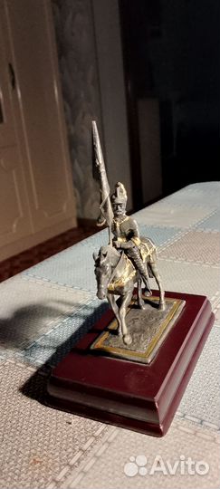 Бронзовая статуэтка тяжелая