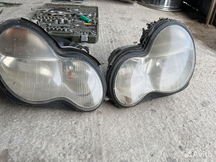 Фара Mercedes W203