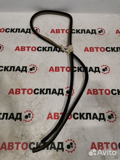 Коплект уплотнители проема дверей Б/у 6231133070E0