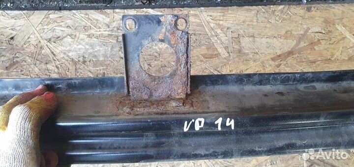 Усилитель переднего бампера Volkswagen Golf V 200