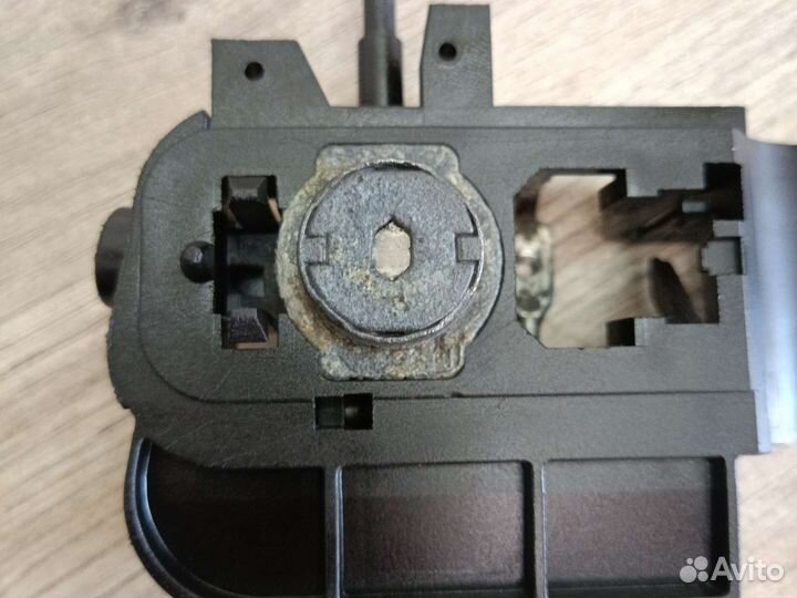 Кронштейн ручки передней левой fusion fiesta mk5