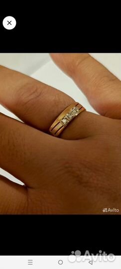 Кольцо с бриллиантом