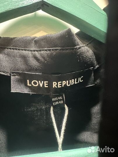 Укороченная черная рубашка