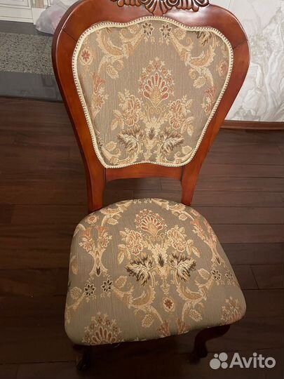 Шикарные стулья с чехлами