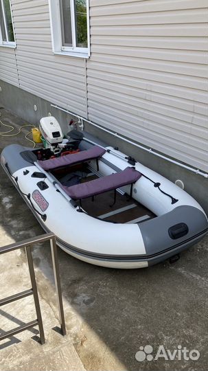 Лодка с мотором