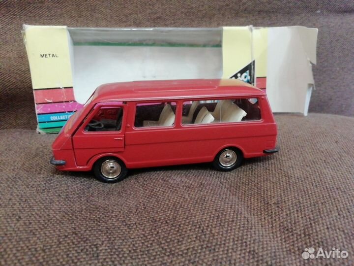 Модель автомобиля раф