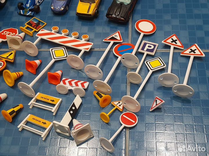 Трактор с прицепом кран автомобили дорожные знаки