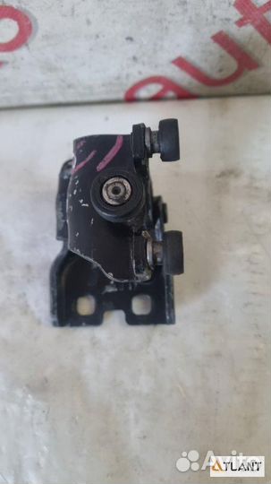 Ролик раздвижной двери задний правый KIA carnival