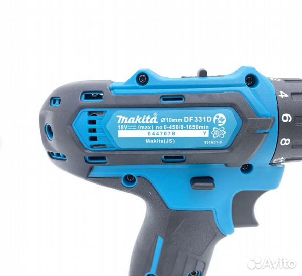 Шуруповерт Makita 18V с набором бит