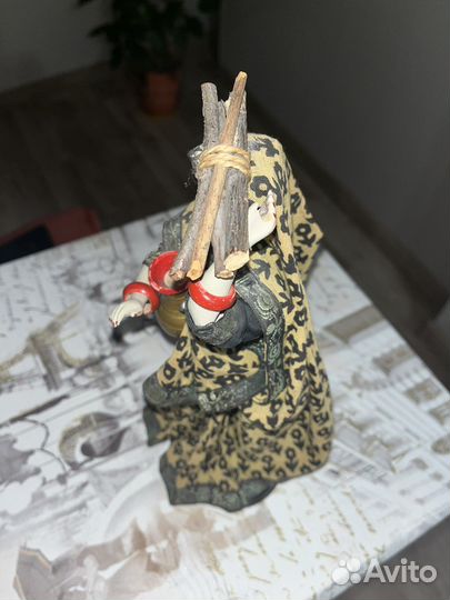 Статуэтка девушка с кувшином