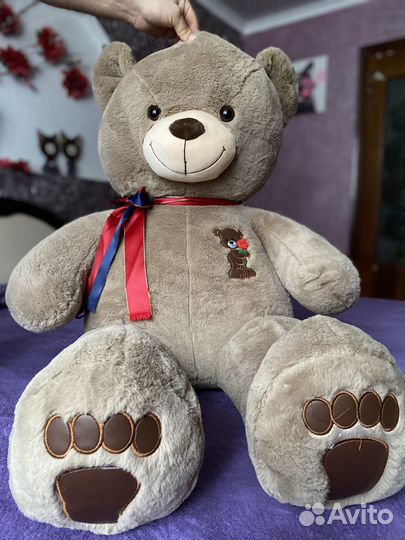 Большой плюшевый мишка