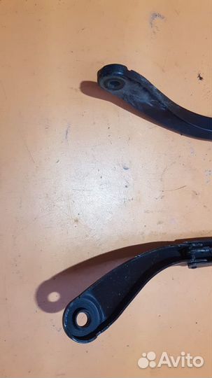 Поводок дворников на Renault Megane 2