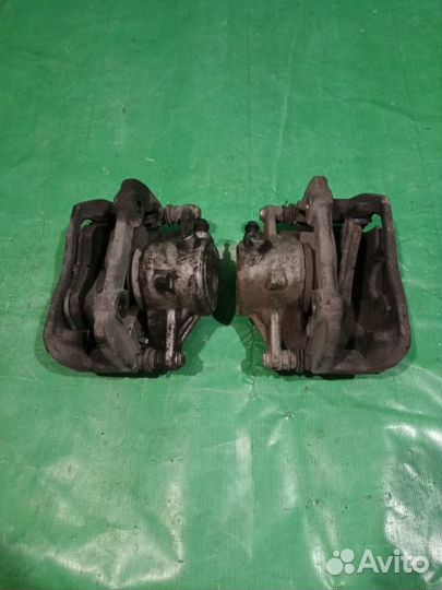 Суппорта тормозные передние Mercedes C180 W204