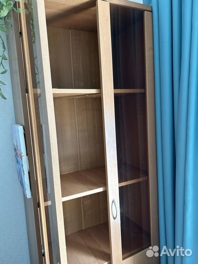 Книжный шкаф