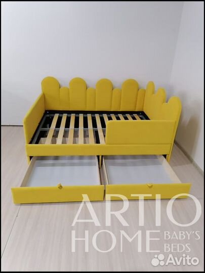 Детская кровать с мягкой спинкой