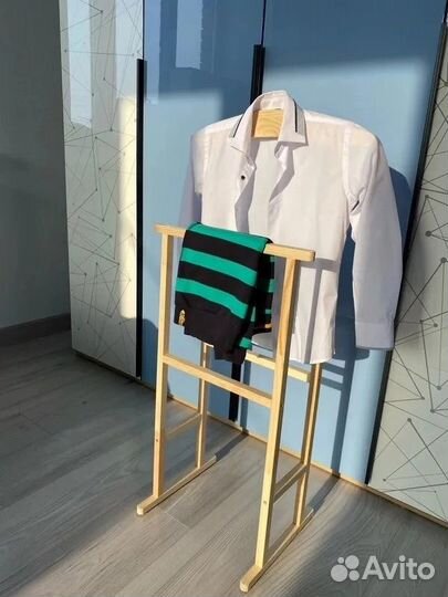 Деревянная вешалка стойка с плечиками напольная