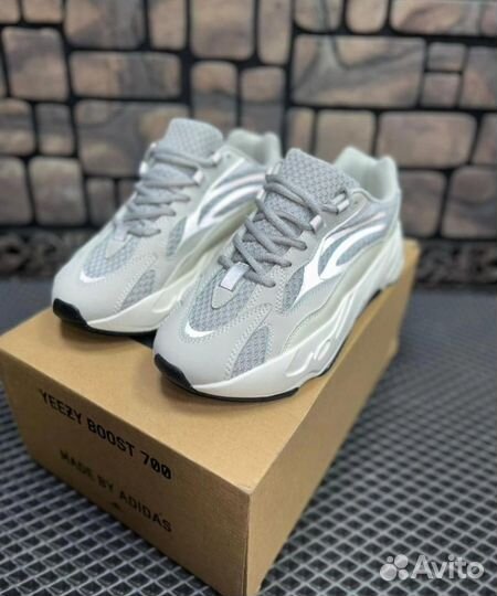 Adidas Yeezy Boost 700 женские