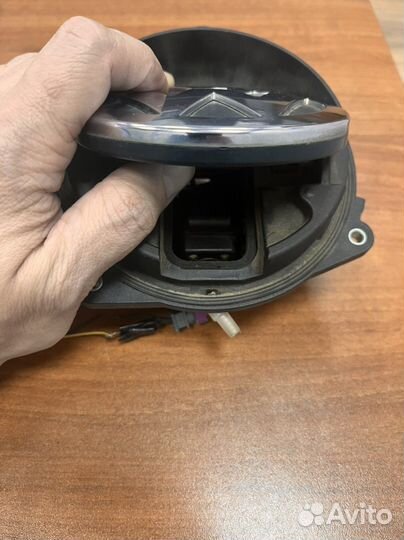 Ручка открытия багажника на Volkswagen