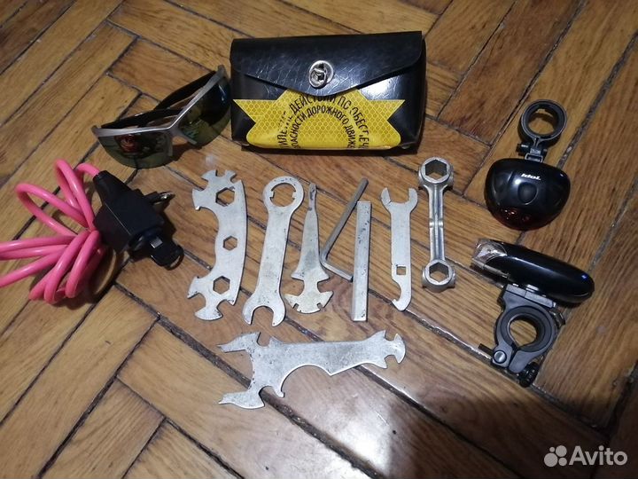 Инструменты, фонарики, трос, очки, перчатки