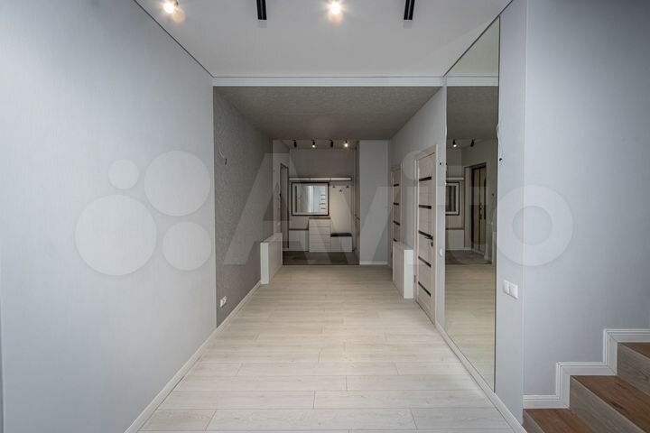 Дом 263,3 м² на участке 7,4 сот.