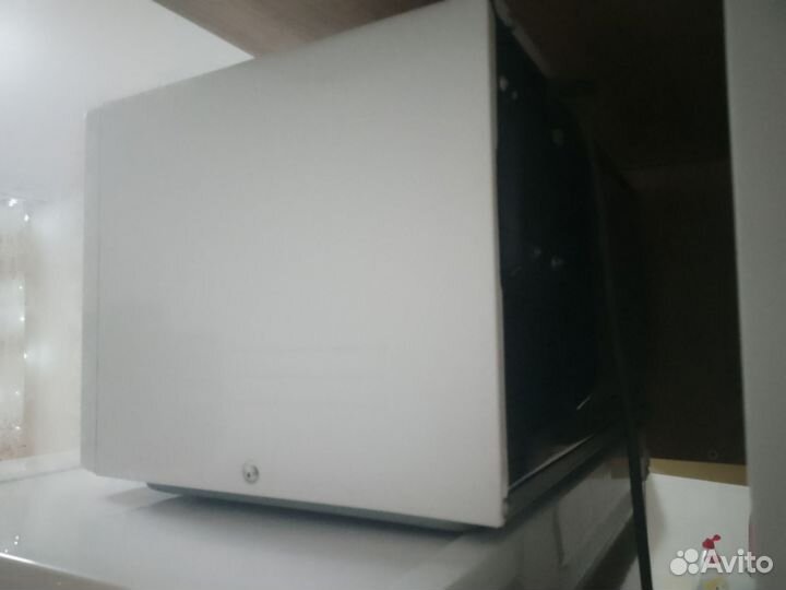 Рабочая свч- микроволновке печ