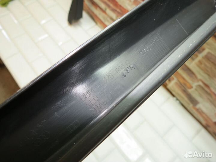 Накладка рамы двери задняя Audi Q7 4L 2005-2009