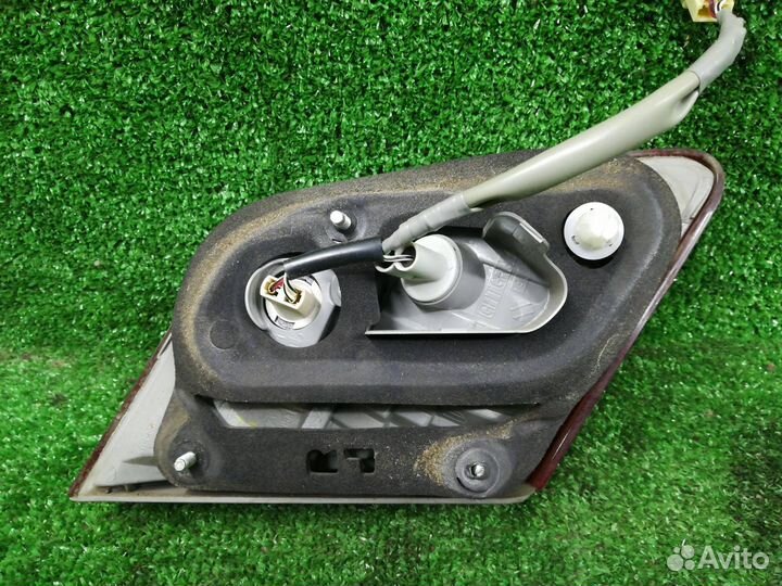 Фонарь крышки багажника правый Toyota Camry XV40