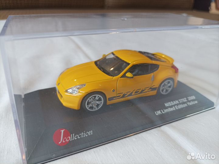 Коллекционная модель Nissan 370Z 1 43