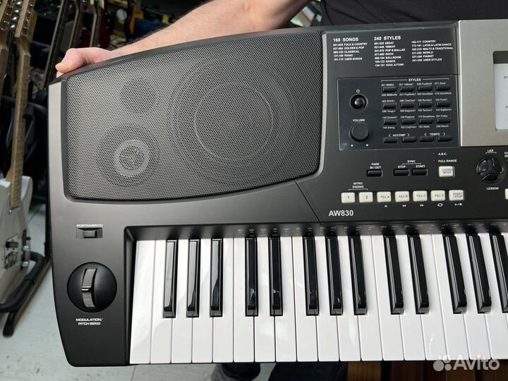 Синтезатор 76 клавиш