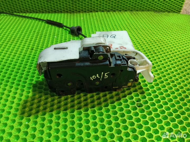 Замок двери передний левый Volkswagen Caravelle T