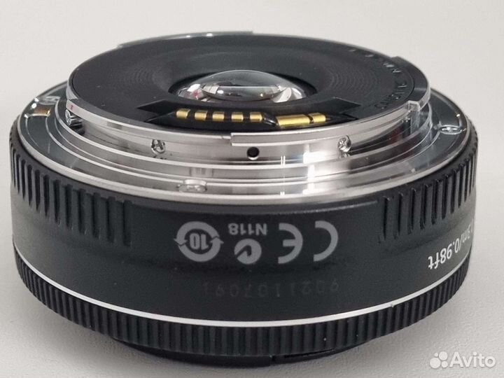 Объектив Canon EF 40mm f/2.8 STM