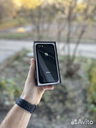 iPhone 8, 64 ГБ