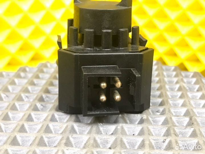 Кнопка кикдауна Mercedes-Benz 190E W201 M102.921