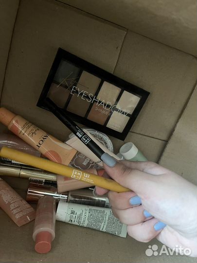 Набор косметики и уходовых средств пакетом