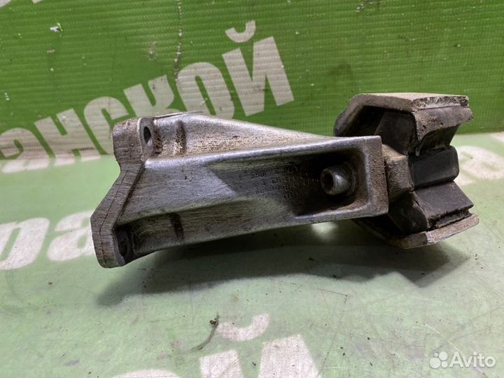 Кронштейн опоры кпп левый Audi 100 C4 AAH