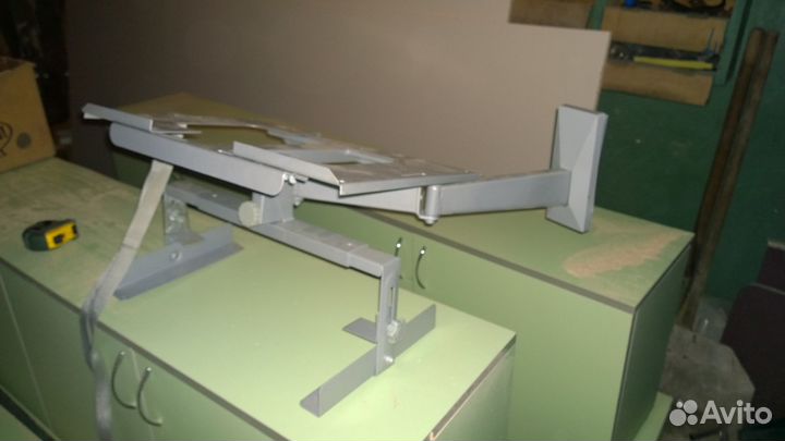 Полка под телевизор